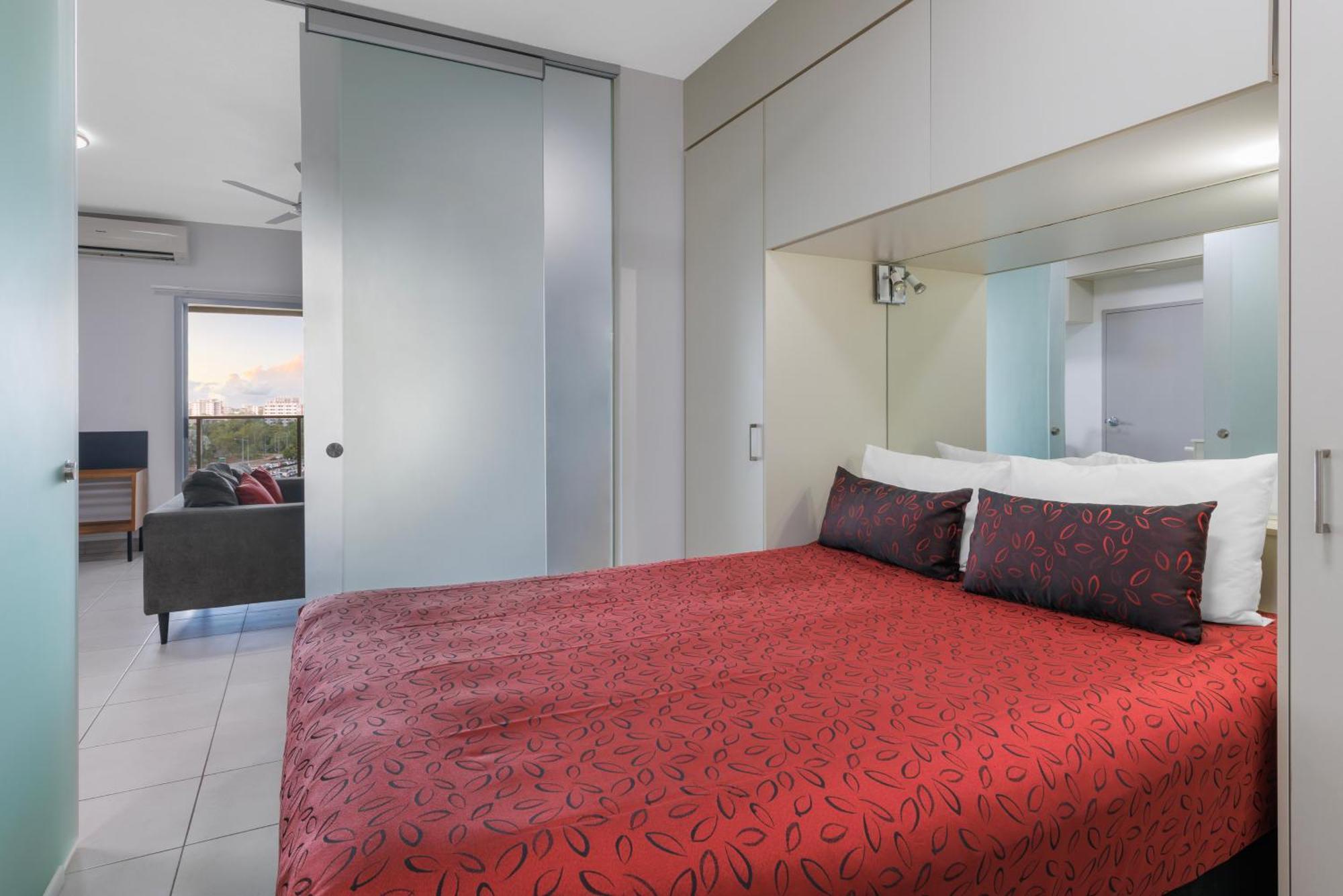Ramada Suites By Wyndham Zen Quarter Дарвин Экстерьер фото